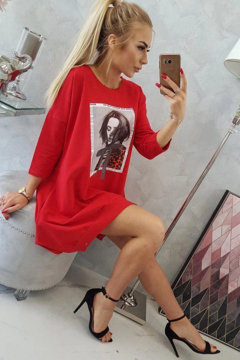 Sukienka z nadrukiem i rozkloszowanym dołem czerwona