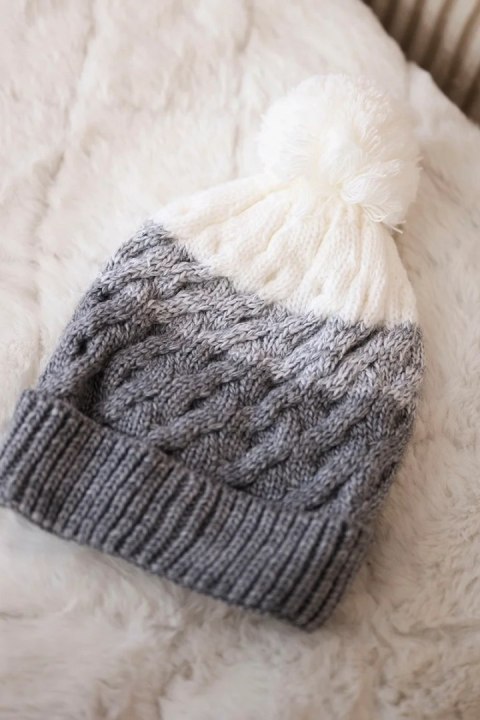 Czapka z polarem Ilona K218 szary+biały