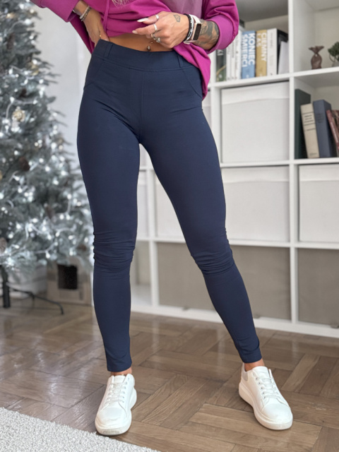 Spodnie bawełniane z kieszeniami z tyłu granatowe