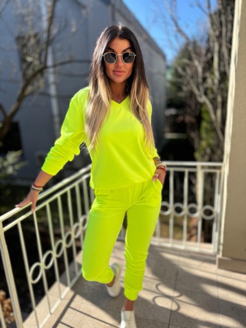 Welurowy dres RONY I NEON CYTRYNA I długi rękaw I dekolt w serek