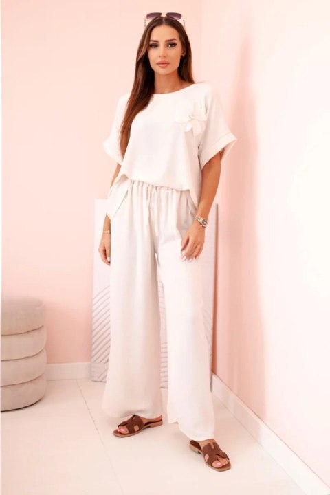 Komplet damski z wiskozy z ozdobnym kwiatem i szerokimi spodniami beżowy