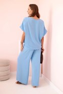 Komplet damski z wiskozy z ozdobnym kwiatem i szerokimi spodniami niebieski