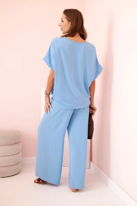 Komplet damski z wiskozy z ozdobnym kwiatem i szerokimi spodniami niebieski
