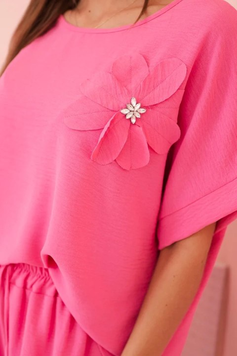 Komplet damski z wiskozy z ozdobnym kwiatem i szerokimi spodniami różowy