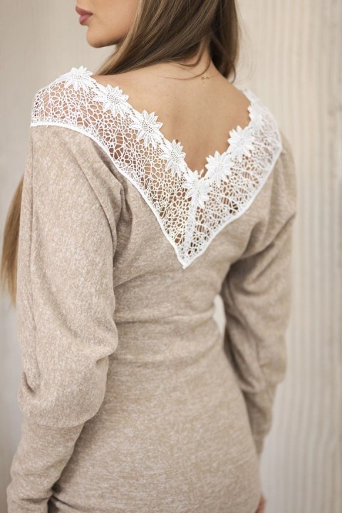 Sukienka damska z rękawem 3/4 i koronką na plecach camelowa