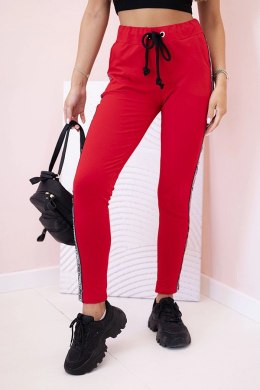 Spodnie damskie dresowe z lampasem i wiązaniem w pasie czerwone