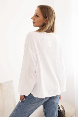 Bluzka damska z wiskozą z marszczonym dekoltem i ozdobą biała