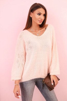 Sweter damski z moheru o luźnym kroju i dekolcie w serek pudrowy róż