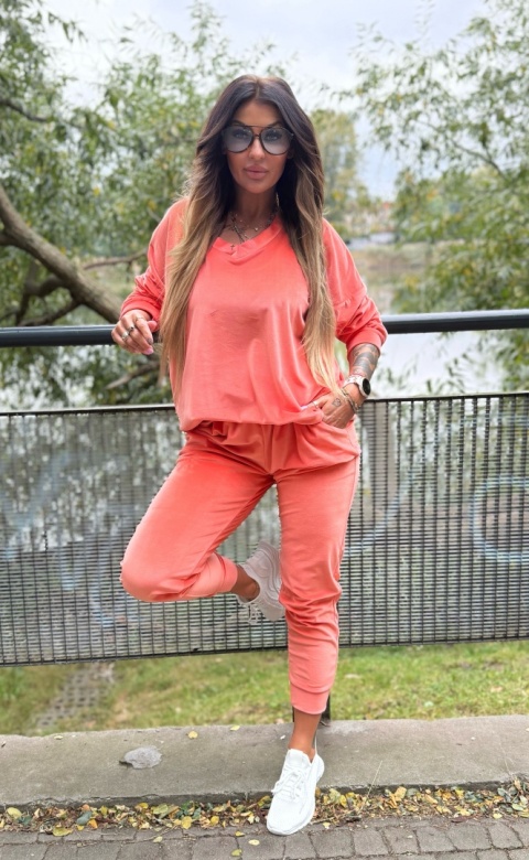 Welurowy dres RONY | ŁOSOŚ| długi rękaw | dekolt w serek