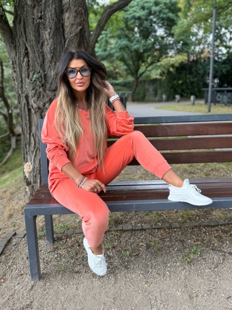 Welurowy dres RONY | ŁOSOŚ| długi rękaw | dekolt w serek