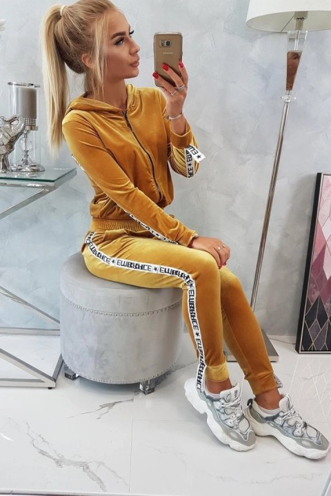 Komplet welurowy z ozdobnymi taśmami musztardowy