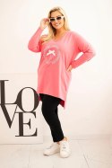 Bluzka damska z dłuższym tyłem i nadrukiem różowa