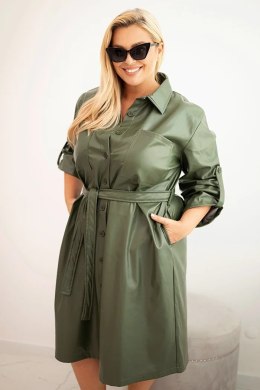 Sukienka damska z eko-skóry Plus Size z paskiem i kołnierzykiem khaki