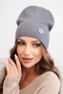 Czapka damska prążkowana z modalu i wiskozy z ozdobnym guzikiem ciemno szara