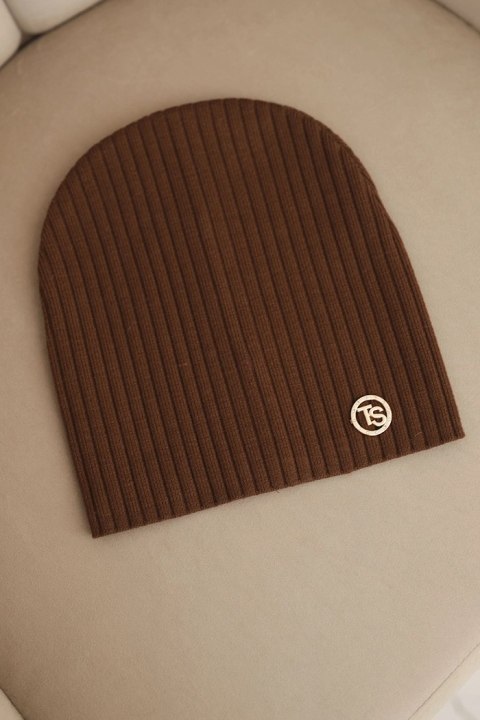 Czapka damska prążkowana z ozdobnym guzikiem z dodatkiem wiskozy i modalu jasno brązowa