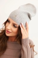 Czapka damska prążkowana z ozdobnym guzikiem z dodatkiem wiskozy i modalu szara