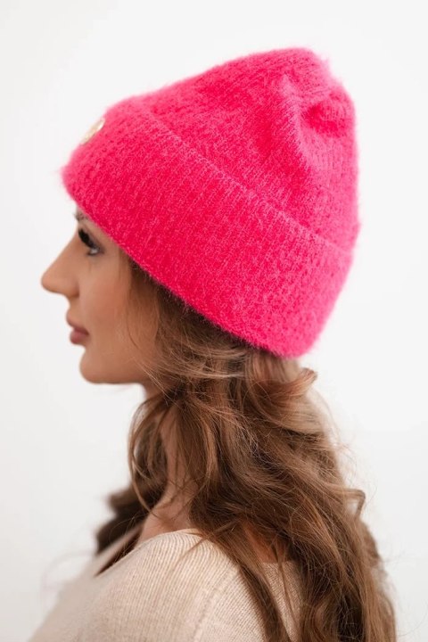 Czapka damska zimowa puszysta z ozdobnym guzikiem różowy neon
