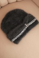 Czapka damska zimowa puszysta z perełkami i ozdobnym splotem grafitowa