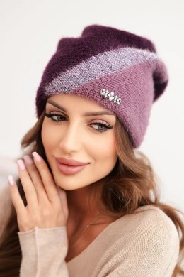 Czapka damska zimowa z puszystej dzianiny z ozdobną aplikacją śliwkowy + ciemno fioletowy