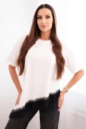 Bluzka damska bawełniana asymetryczna z koronką na dole biała