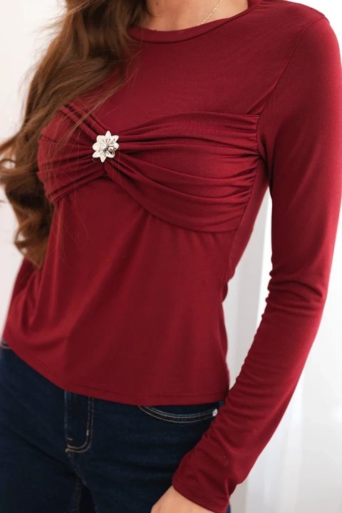 Bluzka damska z wiskozy dopasowana z drapowaniem i broszką bordowa