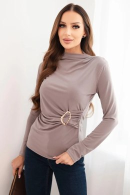 Bluzka damska z wiskozy z marszczeniem i ozdobną klamrą fango
