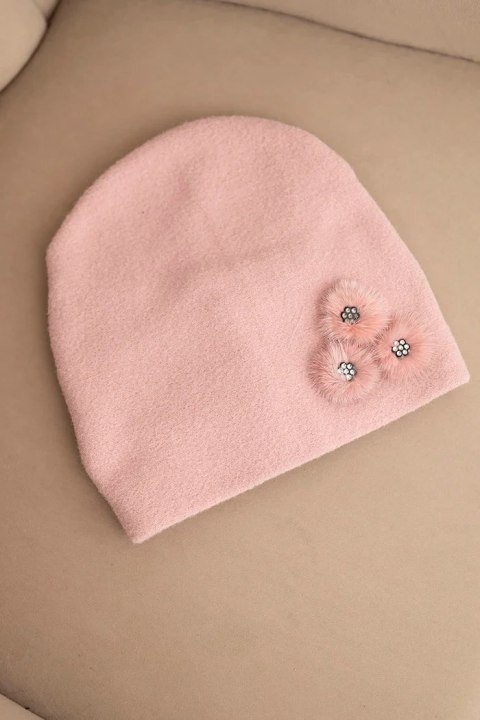 Czapka damska z ozdobnymi futrzanymi kwiatami elegancka ciemny pudrowy róż