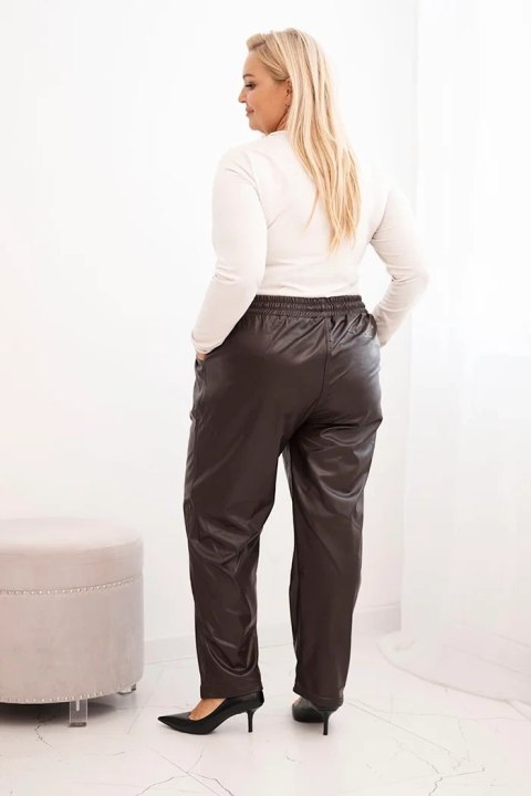 Spodnie damskie Plus Size ocieplane z ekoskóry z wysokim stanem brązowe