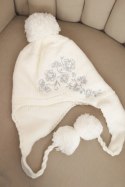 Czapka damska zimowa uszatka z pomponami K431 biała