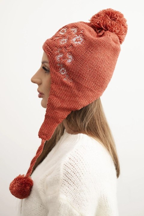 Czapka damska zimowa uszatka z pomponami K431 ruda
