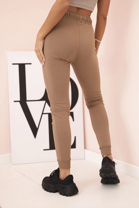 Spodnie dresowe damskie z kieszeniami i wiązaniem w pasie camelowe