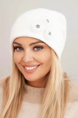 Czapka damska z ozdobnymi futrzanymi kwiatami elegancka biała