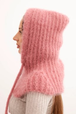 Czapka kaptur damski z delikatnym splotem z troczkami ciemno różowy