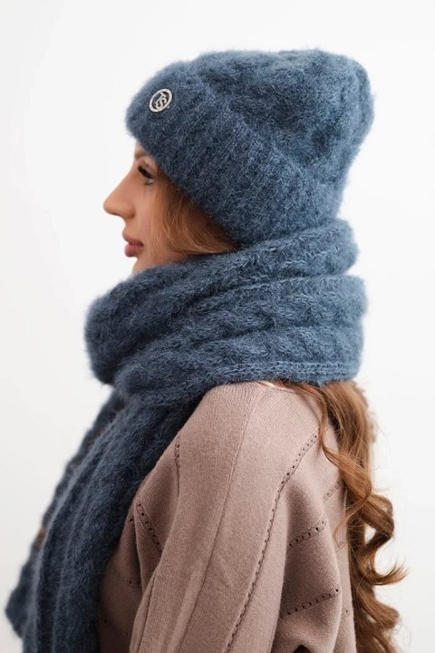 Komplet damski czapka i szalik prążkowany z ozdobą jeansowy