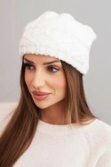 Czapka damska zimowa z wełną o grubym splocie warkoczowym K481 biała