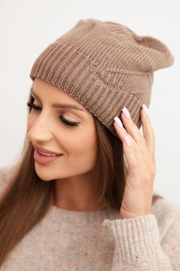 Czapka damska zimowa z wełną o prążkowanym splocie K471 mocca