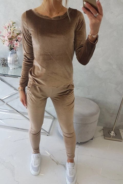 Komplet welurowy z marszczeniem z tyłu brązowy