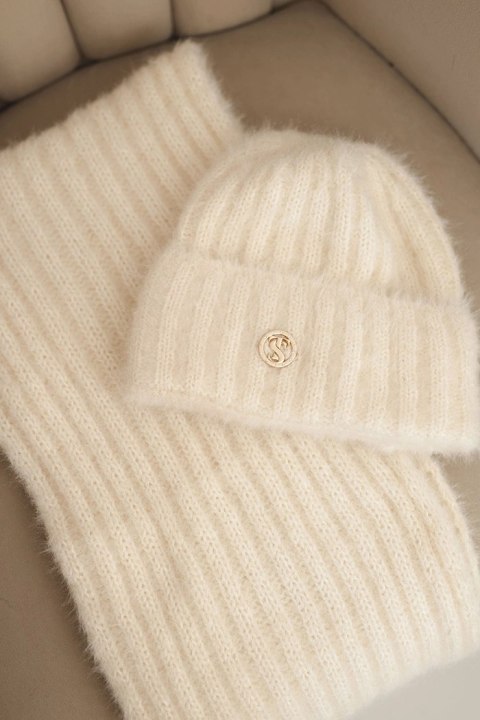 Komplet damski czapka i długi szalik z miękkiej przędzy ecru