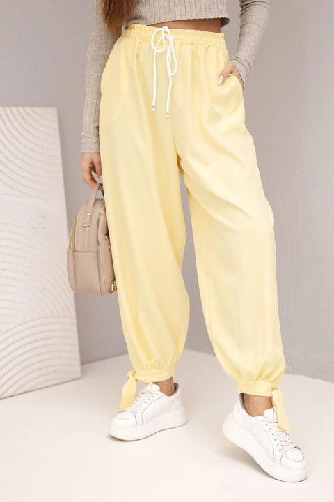 Spodnie damskie z szeroką nogawką i wiązaniem u dołu żółte