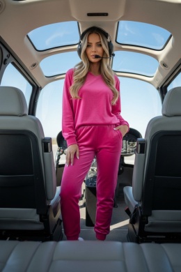 Welurowy dres RONY | róż barbie | długi rękaw | dekolt w serek