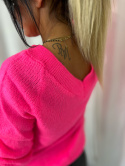Dzianinowy swetr DIEGO | róż neon I podwójny dekolt | one size