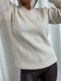 Dzianinowy swetr PONY | dekolt w serek | beż | one size