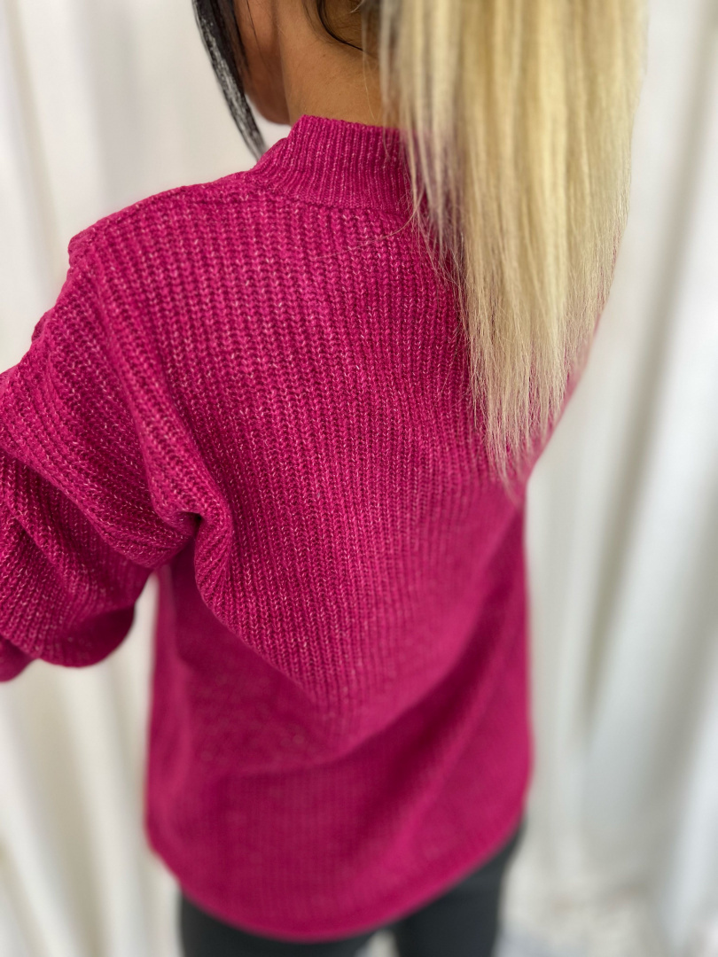 Dzianinowy swetr PONY | dekolt w serek | śliwka | one size