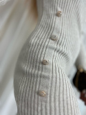 Prążkowana sukienka ARCTIC | ecru | podwójne guziki | rozporek | one size