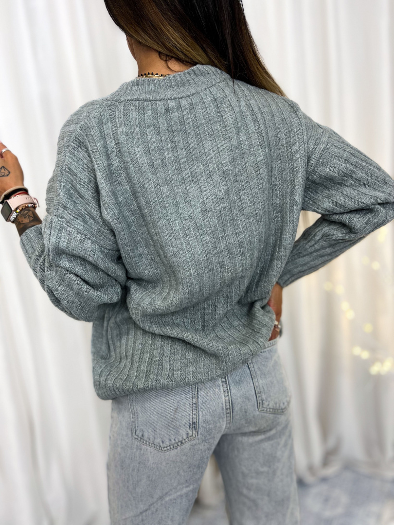 Dzianinowy sweter MACA z dekoltem w serek | ciemny popiel | oversize