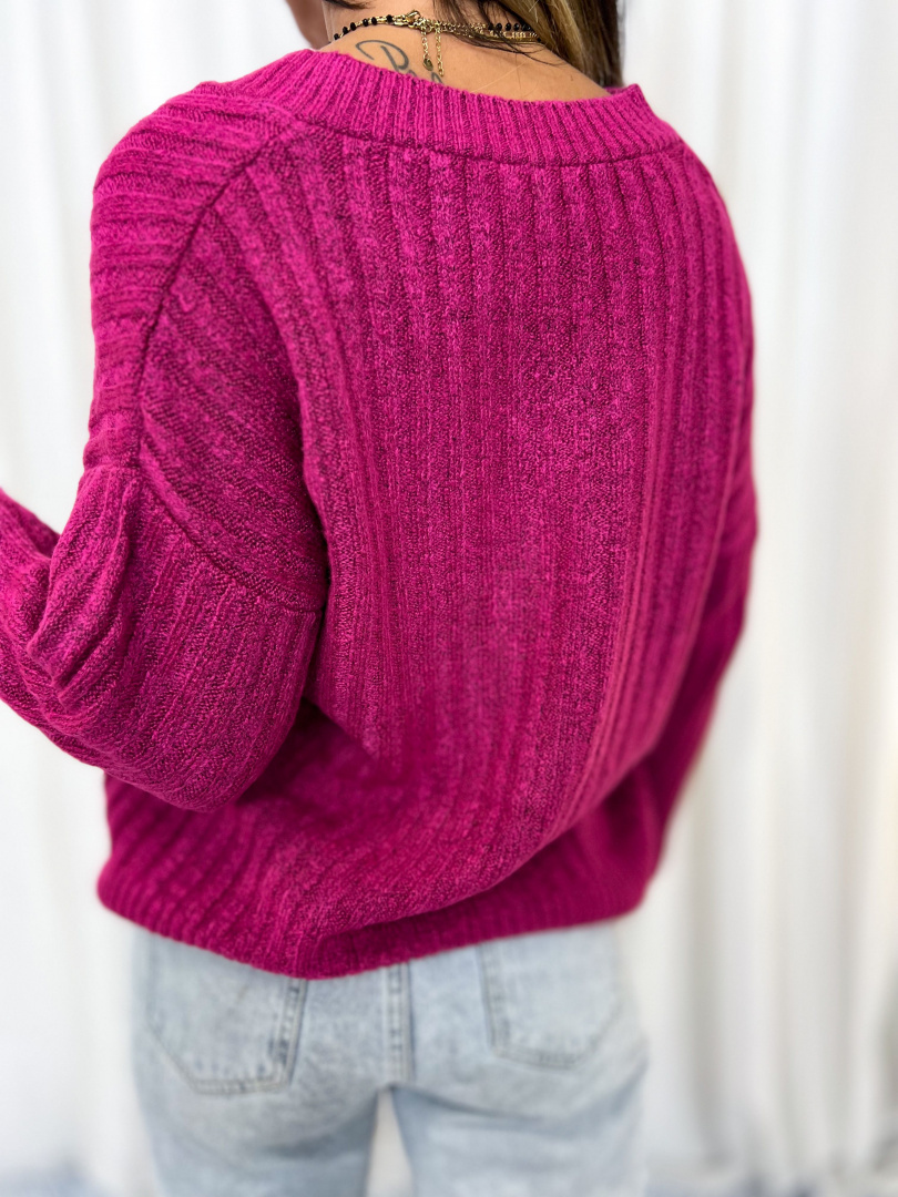 Dzianinowy sweter MACA z dekoltem w serek | róż | oversize