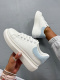 Białe sportowe buty QUEEN | błękitna wstawka | sznurowane | eko skóra