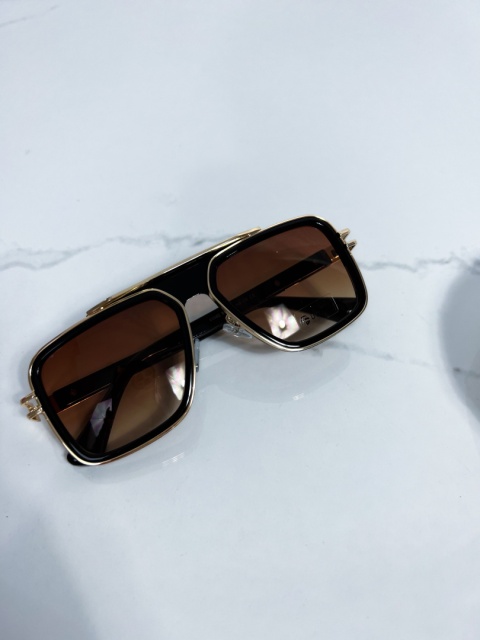 Okulary przeciwsłoneczne VILLAIN | prostokątna czarna oprawa | brąz | 400 UV